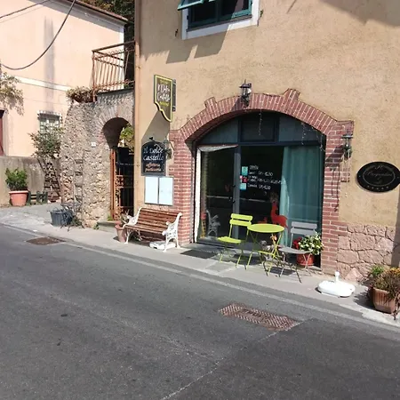 فندق مبيت وإفطار Il Dolce Castello Di 3*